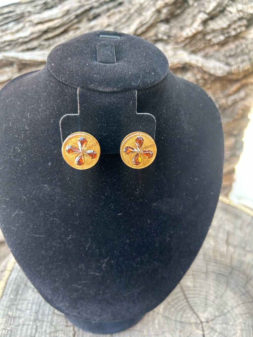 Chanel Vintage Gold-Tone Floral Resin clip on Earrings - Women Jewelry